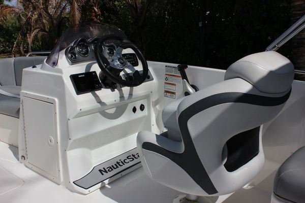 20ft NauticStar Yacht For Sale