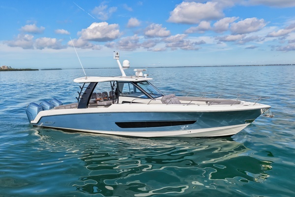 2023 Boston Whaler 42