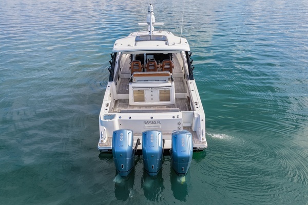 2023 Boston Whaler 42