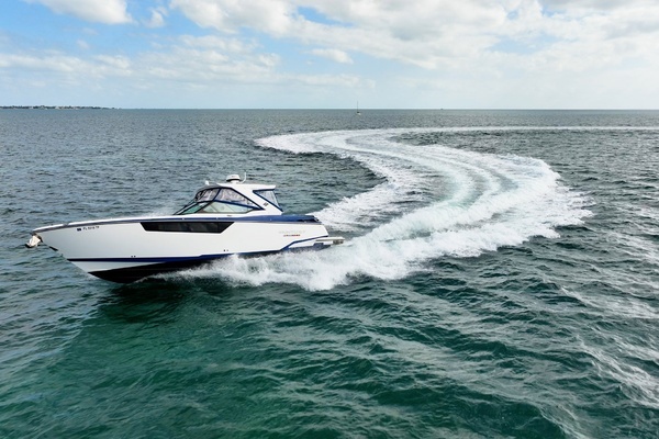 Photo of the 2021 Monterey 378SE Super Express