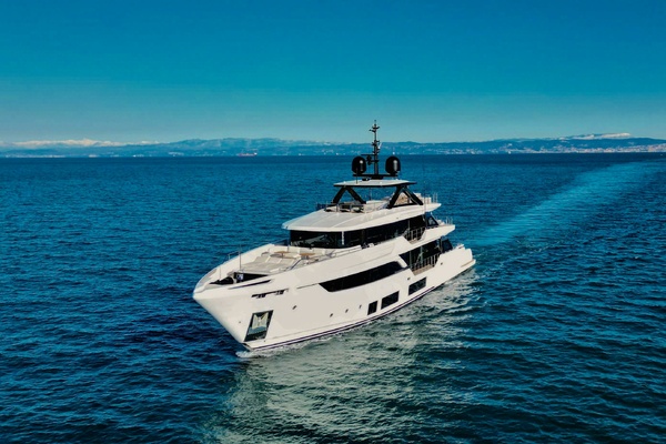 Photo of the 2025 Custom Line  "LA VETTA"