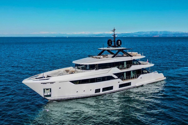 LA VETTA 127ft Custom Line Yacht For Sale
