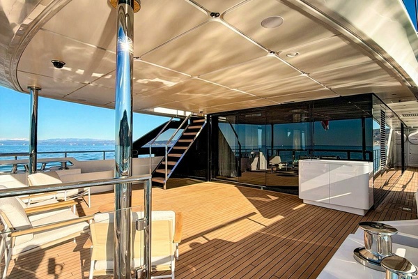 LA VETTA 127ft Custom Line Yacht For Sale