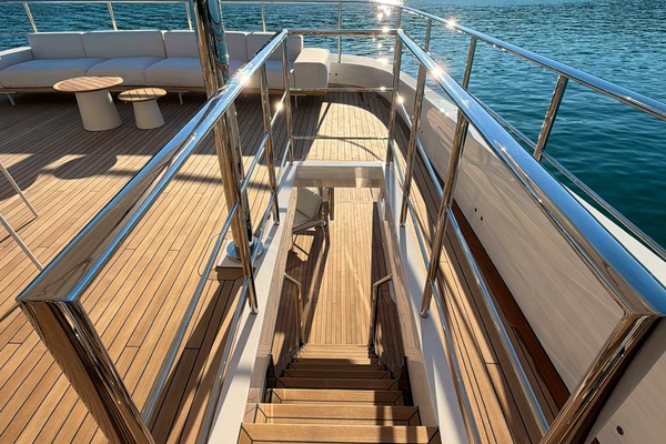 LA VETTA 127ft Custom Line Yacht For Sale