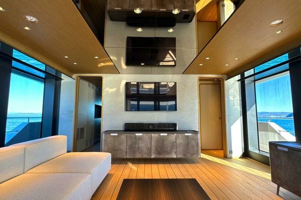 LA VETTA 127ft Custom Line Yacht For Sale