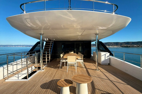 LA VETTA 127ft Custom Line Yacht For Sale