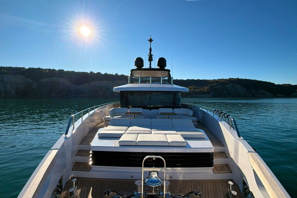 LA VETTA 127ft Custom Line Yacht For Sale