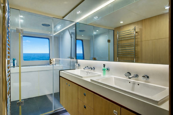 2014 Princess Yachts 73
