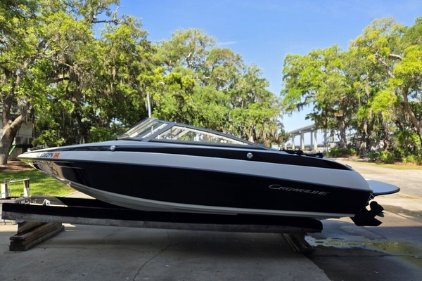 18ft Crownline Yacht For Sale