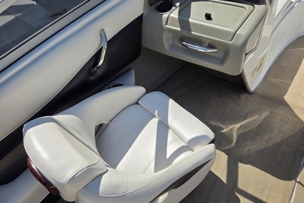 18ft Crownline Yacht For Sale
