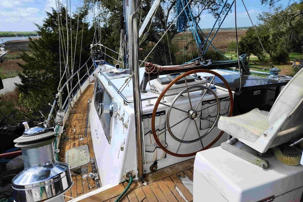 Margaritaville 39ft Bruce Roberts Yacht For Sale