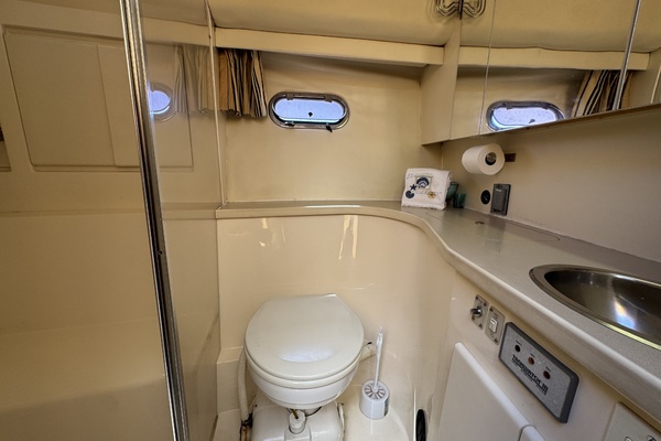 Strait Shooter 38ft Carver Yacht For Sale