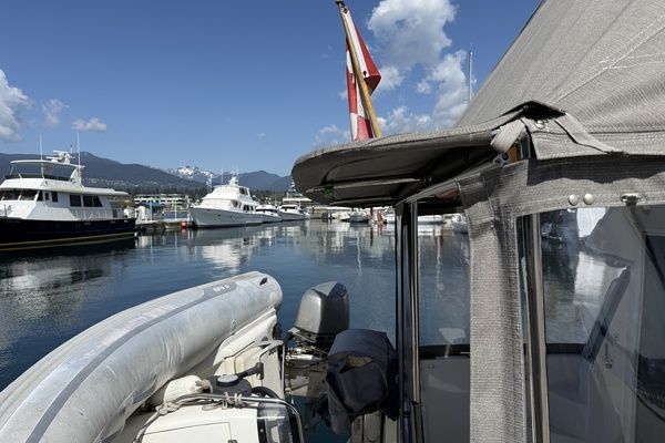 Strait Shooter 38ft Carver Yacht For Sale