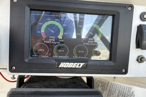 Strait Shooter 38ft Carver Yacht For Sale