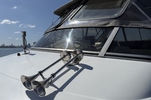 Strait Shooter 38ft Carver Yacht For Sale