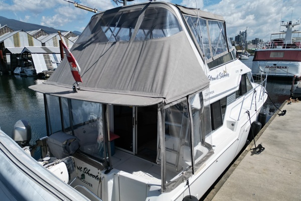 Strait Shooter 38ft Carver Yacht For Sale