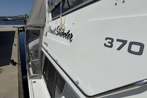 Strait Shooter 38ft Carver Yacht For Sale