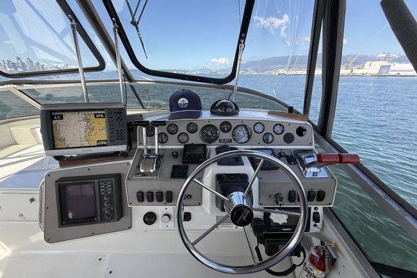 Strait Shooter 38ft Carver Yacht For Sale