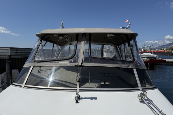 Strait Shooter 38ft Carver Yacht For Sale