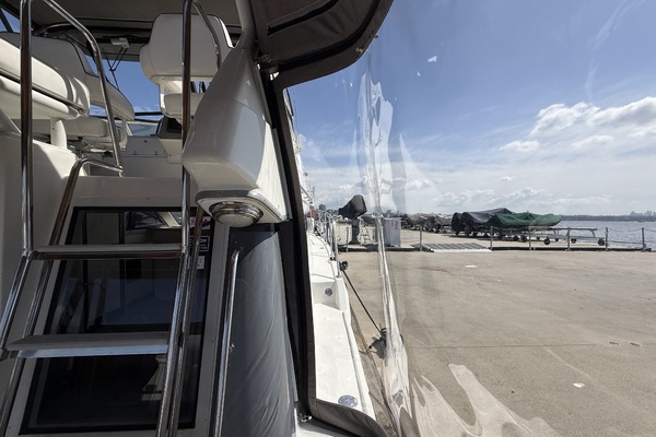 Strait Shooter 38ft Carver Yacht For Sale