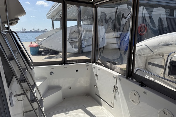 Strait Shooter 38ft Carver Yacht For Sale