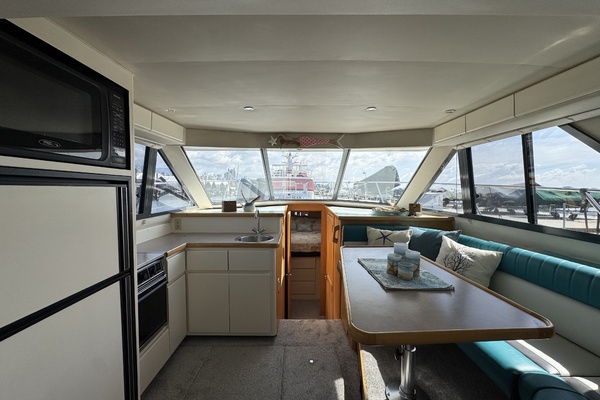 Strait Shooter 38ft Carver Yacht For Sale