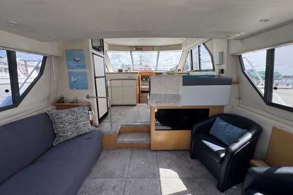 Strait Shooter 38ft Carver Yacht For Sale