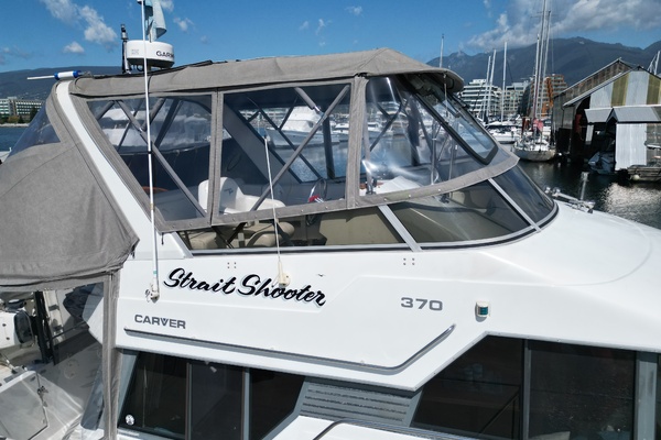 Strait Shooter 38ft Carver Yacht For Sale