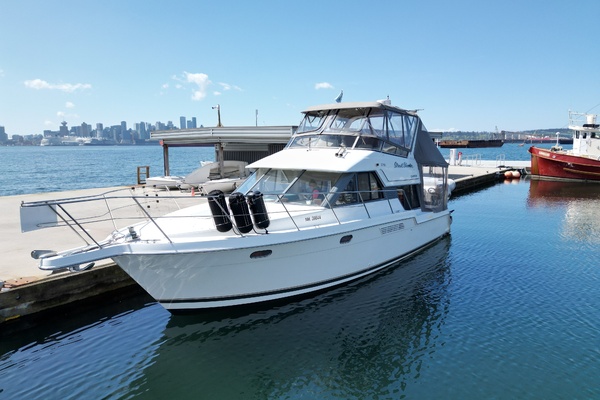 Strait Shooter 38ft Carver Yacht For Sale