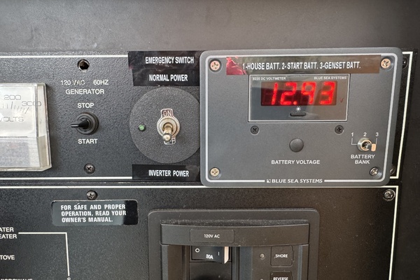 Strait Shooter 38ft Carver Yacht For Sale