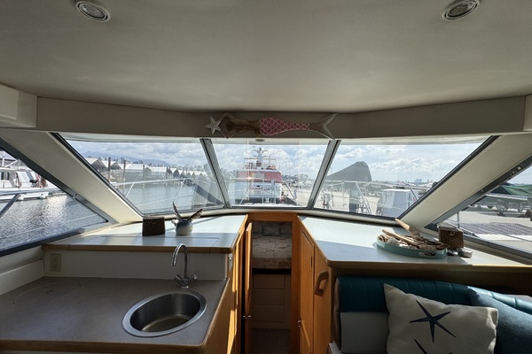 Strait Shooter 38ft Carver Yacht For Sale