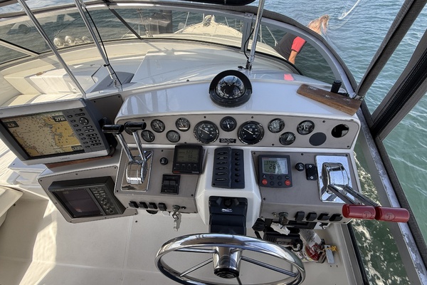Strait Shooter 38ft Carver Yacht For Sale