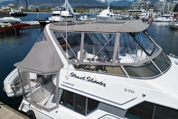 Strait Shooter 38ft Carver Yacht For Sale