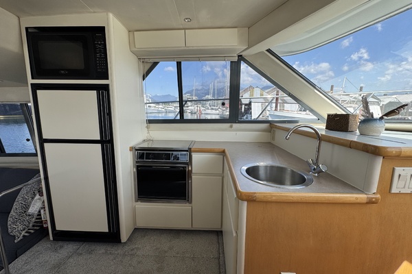 Strait Shooter 38ft Carver Yacht For Sale