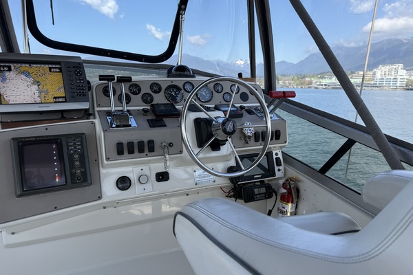 Strait Shooter 38ft Carver Yacht For Sale