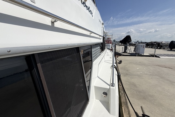 Strait Shooter 38ft Carver Yacht For Sale