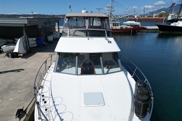 Strait Shooter 38ft Carver Yacht For Sale