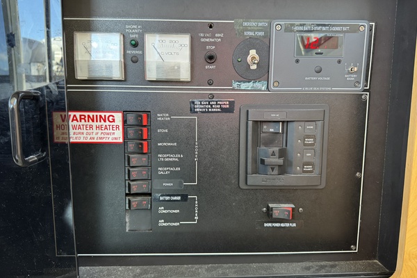 Strait Shooter 38ft Carver Yacht For Sale