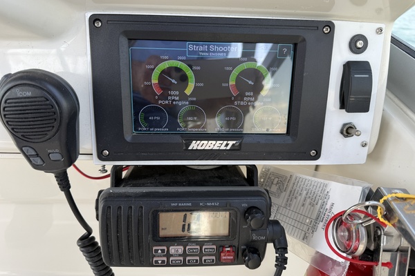 Strait Shooter 38ft Carver Yacht For Sale