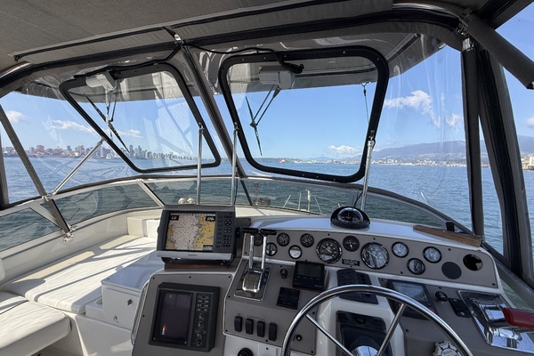 Strait Shooter 38ft Carver Yacht For Sale