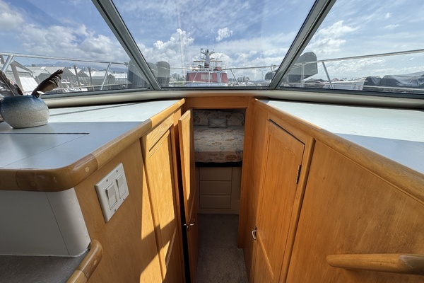 Strait Shooter 38ft Carver Yacht For Sale