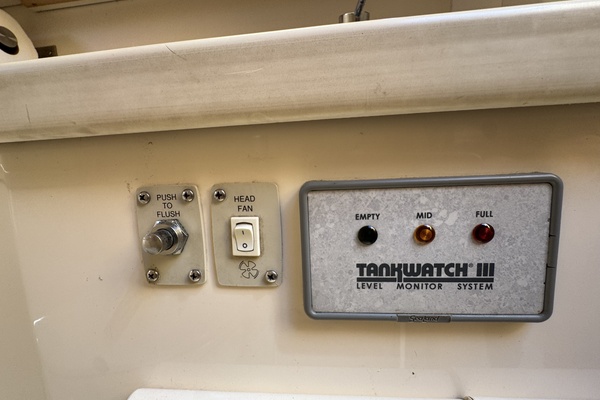 Strait Shooter 38ft Carver Yacht For Sale