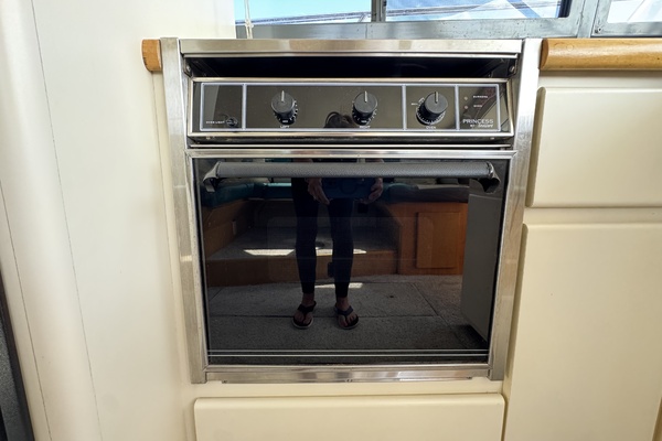 Strait Shooter 38ft Carver Yacht For Sale