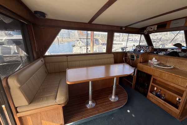 42ft Uniflite Yacht For Sale