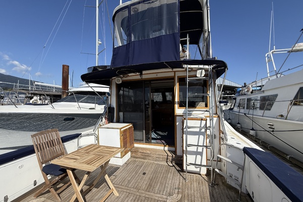 42ft Uniflite Yacht For Sale