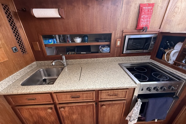 42ft Uniflite Yacht For Sale