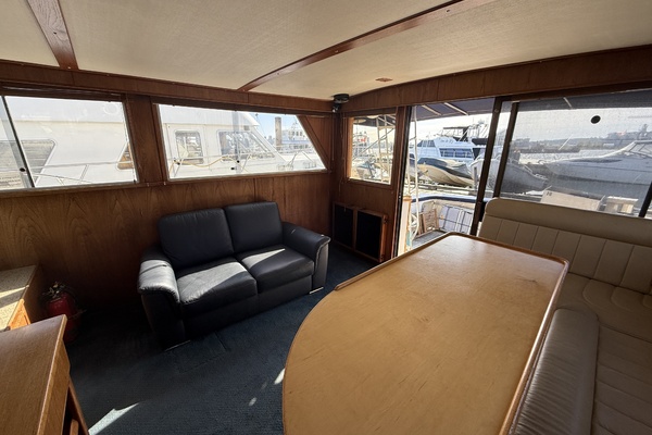 42ft Uniflite Yacht For Sale