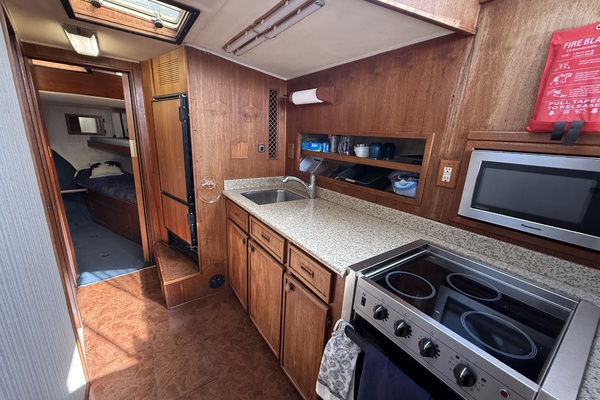 42ft Uniflite Yacht For Sale