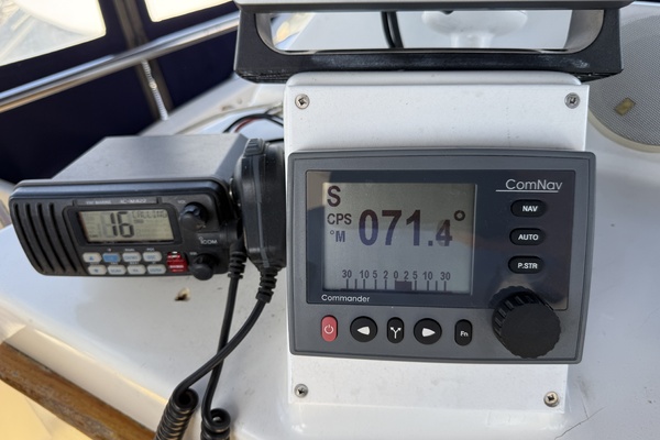 42ft Uniflite Yacht For Sale