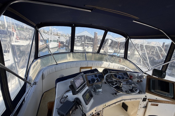 42ft Uniflite Yacht For Sale